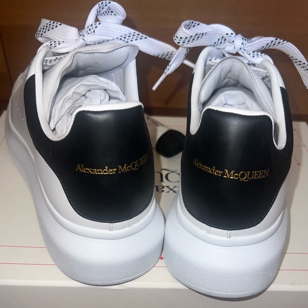 Alexander McQueen White and Black Sneakers with Minimalist Design - Picture 3 of 6